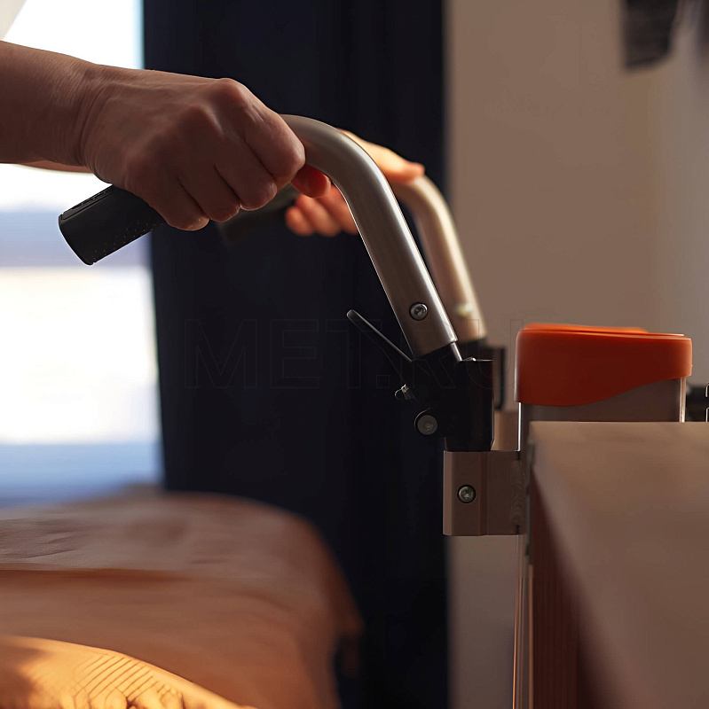 МЕТ LL-220 Электрическое кресло-подъемник с санитарным устройством MET